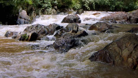 El-Agua-Del-Río-Está-En-Niveles-Históricamente-Bajos-En-Brasil-Debido-A-La-Sequía---Cámara-Lenta