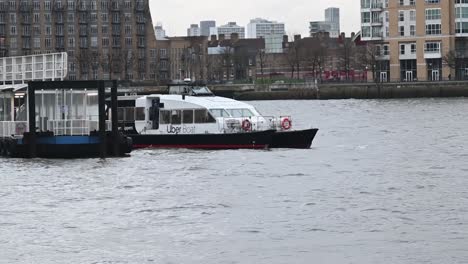 Arriving-by-the-thames-clippers,-Uber-Boat-to-Doubletree-from-Canary-Wharf,-London,-United-Kingdom