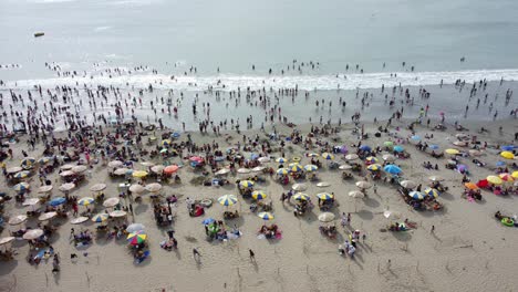 People-at-the-beach-enjoying-summer