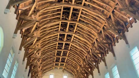 Kachelaufnahme,-Die-Die-Rekonstruierte-Holzdachstütze-In-Stirling-Castle-Zeigt