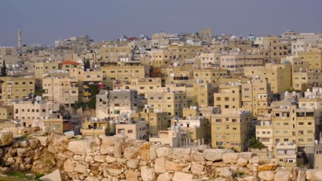 Slow-pan-of-capital-city-Amman-in-Jordan,-densely-packed-houses-and-buildings-in-the-city-centre