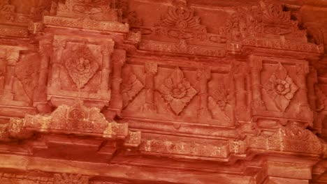 Arquitectura-Del-Antiguo-Templo-Hindú-Desde-Diferentes-ángulos-En-El-Día