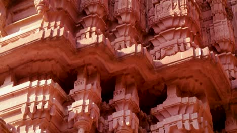 Antike-Hinduistische-Tempelarchitektur-Aus-Einzigartigem-Blickwinkel-Am-Tag