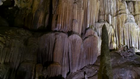 Estalactitas-Y-Estalagmitas-En-El-Mayor-Complejo-De-Cuevas-Son-Doong-En-Phong-Nha-Vietnam