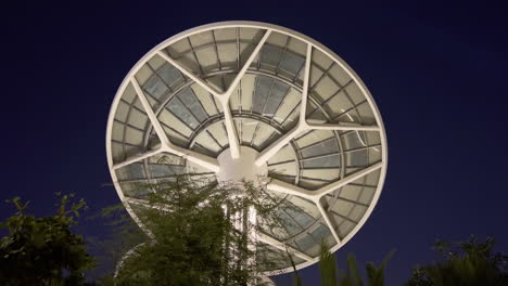 Riesige-Solarpanelschüssel-Auf-Der-Terra-Sustainability-Pavilion-Expo-Dubai-2020