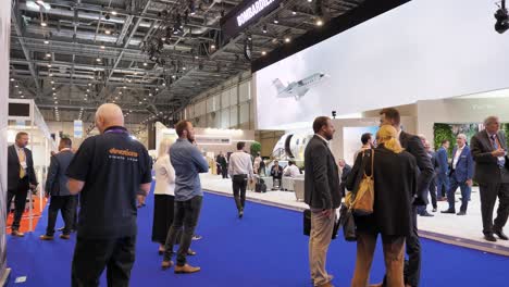 Attendees-of-European-Business-Aviation-Convention-visiting-aircraft-exhibit
