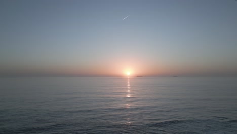 Schöner-Abendlicher-Sonnenuntergang-Im-Atlantik-An-Der-Portugiesischen-Küste