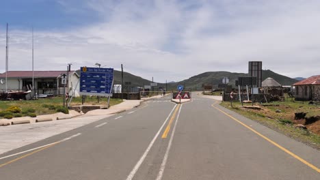 Lesotho-Grenzkontrollposten-An-Der-Spitze-Des-Zerklüfteten-Sani-Passes-In-Afrika