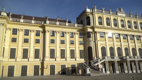 Panning-shot-across-the-front-exterior-of-Schonbrunn-palace-in-Vienna,-Austria