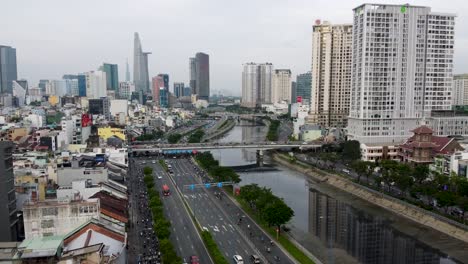 Flyover-Sai-gon-River-with-traffic-on-moody-morning,-Ho-chi-minh-city,-Cityscape,-Vietnam