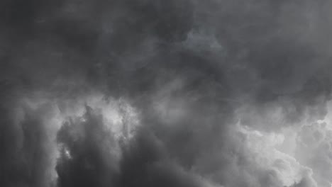 Gewitter-In-Wachsenden-Cumulonimbuswolken