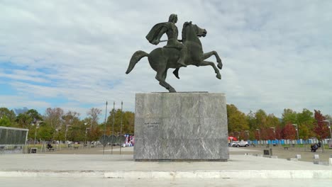 Die-Beeindruckende-Statue-Von-Alexander-Dem-Großen-In-Thessaloniki-Ist-Das-Werk-Des-Künstlers-Evaggelos-Moustakas