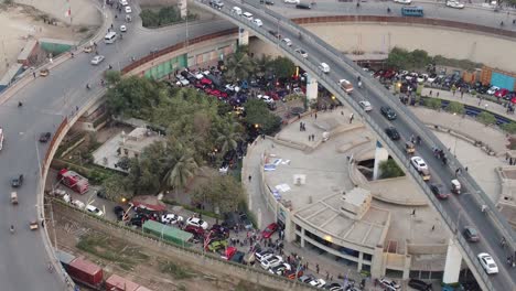 Luftaufnahme-Der-Jinnah-überführung-über-Dem-Rotierenden-Lebensmittelpark-In-Karachi