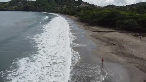 Vista-Aérea-De-Playa-Hermosa-En-Costa-Rica