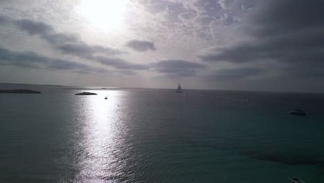 Sun-ray-reflections-sailboat