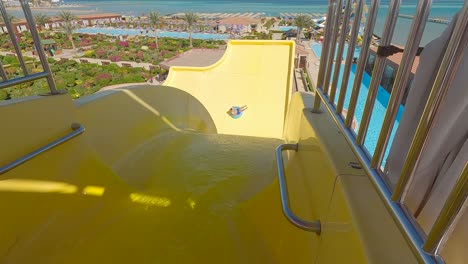 Funny-Ride-On-Water-Slide-Pool-In-Water-Park