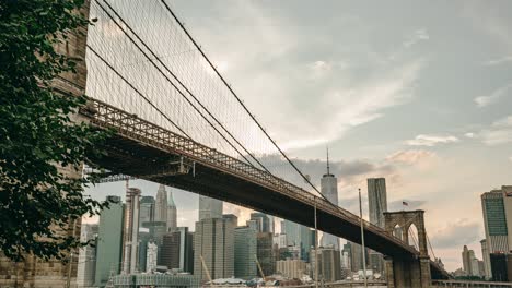New-York.-Brooklyn-Bridge.-Financial-District.-Timelapse