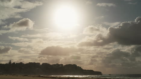 Bondi-Beach-on-a-sunny-Summer-morning,-Sydney-Australia