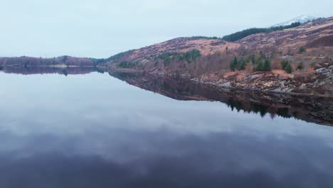 Loch-Lochy-Łąkę-in-Scotland