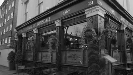 Earl-Of-Lonsdale-Pub-An-Der-Straßenecke-In-Notting-Hill,-London,-Großbritannien