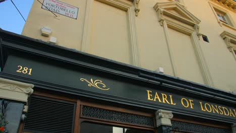 Exterior-Rústico-Del-Pub-Earl-Of-Lonsdale-A-Lo-Largo-De-Portobello-Road-En-El-Moderno-Notting-Hill-De-Londres