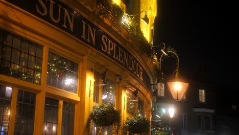 Lights-On-The-Facade-Of-A-City-Pub-In-Notting-Hill-District-In-London,-United-Kingdom