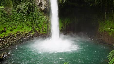 Cascada-La-Fortuna-En-Costa-Rica