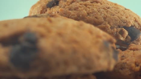 A-macro-close-up-shot-of-a-white-plate-full-of-delicious-chocolate-chip-cookies,-on-a-360-rotating-stand,-studio-lighting,-slow-motion,-4K-video