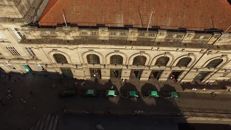 Taxis-in-Train-Station-of-São-Bento-City-of-Porto,-Portugal-Top-View