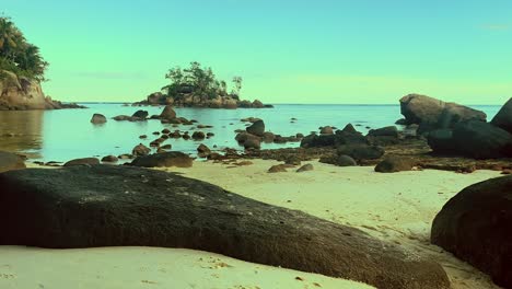 Mahe-Seychelles-Lapso-De-Tiempo-Cinematográfico-En-La-Playa-Con-Gente-Haciendo-Snorkel