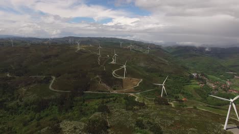 Windkraftanlage-In-Den-Bergen