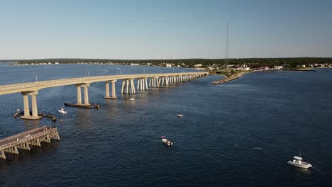 Sonniger-Tag-Luftaufnahme-Der-Ponquogue-Bridge-Long-Island-New-York