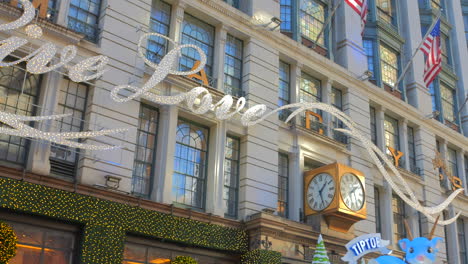 "Give-Love",-Macy's-Wall-Decor-During-Christmas-Holiday-In-Manhattan,-New-York-City,-USA