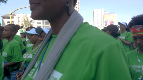 Maratón-Día-De-La-Mujer-Caminando-En-Addis-Abeba-Etiopía-Niñas-Felices-Activas