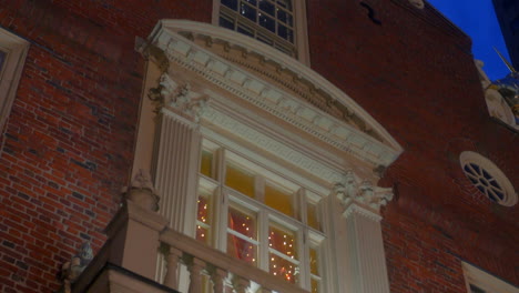 Die-Fassade-Des-Historischen-Gebäudes-Des-Old-State-House-In-Boston,-Massachusetts,-Vereinigte-Staaten