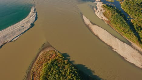 Luftbild-–-Gebirgsfluss,-Der-Ins-Schwarze-Meer-Fließt,-Batumi-Vorort,-Chorokh-Fluss,-Georgien
