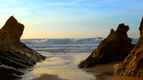 Meereswellen-Spritzen-Felsig-Episch-Szenisch-Sonnenuntergang-Vulkanisch-Atlantik-Strand-Mittlere-Aufnahme