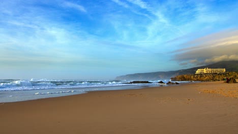 Guincho-Strand-In-Der-Nähe-Von-Cascais-Sintra-Estoril-In-Europa-Während-Der-Schönen-Lebendigen-Sonnenuntergangfarbe-Atlantik-Weitwinkel