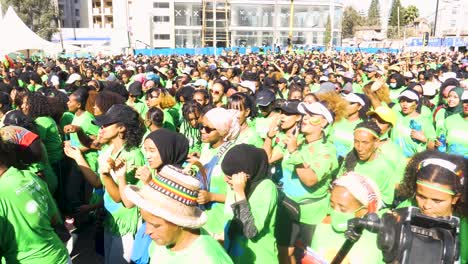 Marathon-Tag-Addis-Abeba-äthiopien-Tanzen-Und-Springen-Mädchen-Aktivität-Fröhlicher-Spaßtag