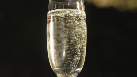 Prosecco-bubbling-in-champagne-glass
