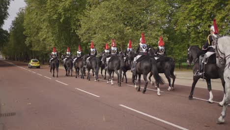 Queens-Horse-Guard-at-Buckingham-Palace