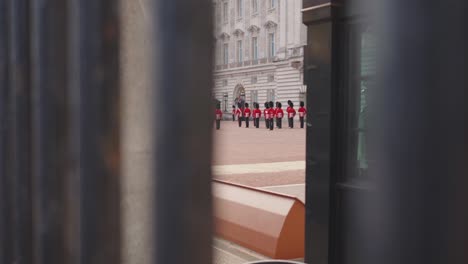 Queens-Guard-marching-in-Buckingham-Palace