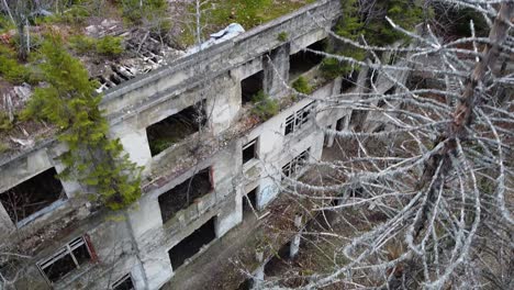 Abandoned-Hospital-for-Tuberculosis-in-the-mountains-of-Zagreb,-Croatia-aerial-view