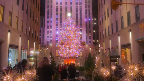 Rockefeller-Center-Christmas-Tree-At-Night