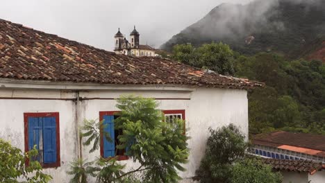Iglesia-De-Sao-Francisco-De-Paula-En-El-Antiguo-Pueblo-Minero-De-Ouro-Preto,-Mg,-Brasil