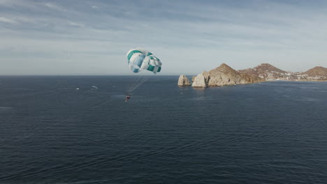 Paragliding-Abenteueraktivität-Auf-Der-Insel-Cabo-San-Lucas,-Mexiko,-Kalifornien