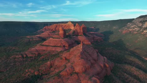 Sedona-National-Park-Valley-And-Mountains-At-Sunset---aerial-drone-shot