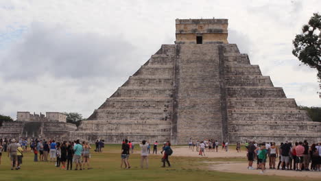 Chichén-Itzá-Ruinas-Antiguas-Maya-México-Yucatán