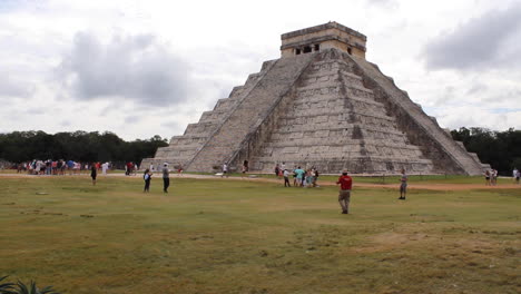 Chichen-Itza-Yucatan-Mexiko-Weitwinkelaufnahme-Gründung