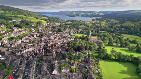 Aerial-drone-footage-of-the-old-english-town-of-Ambleside-in-the-Lakedistrict,-Cumbria,-UK